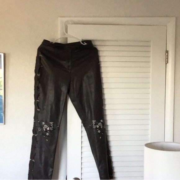 Byblos Fine Italian buttery leather two piece set. Jacket and pants. - Picture 7 of 9